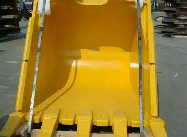 小松装载机配件生产厂家对于挖斗的保养